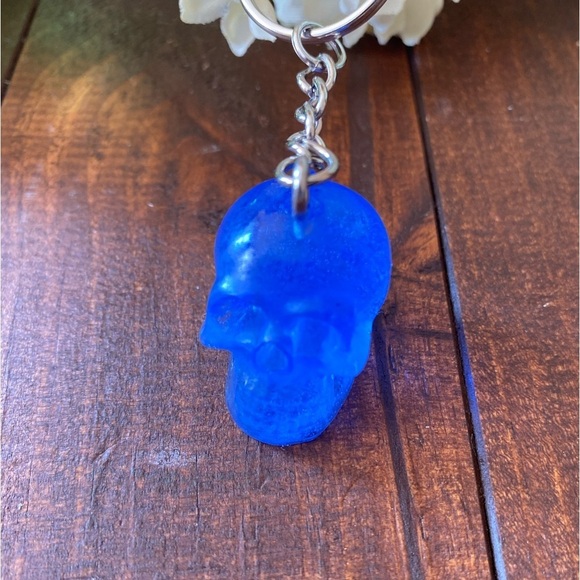 Handmade Resin Brilliant Blue Skull 3” Keychain Gothic Backpack Bag Charm NEW - Picture 4 of 8
